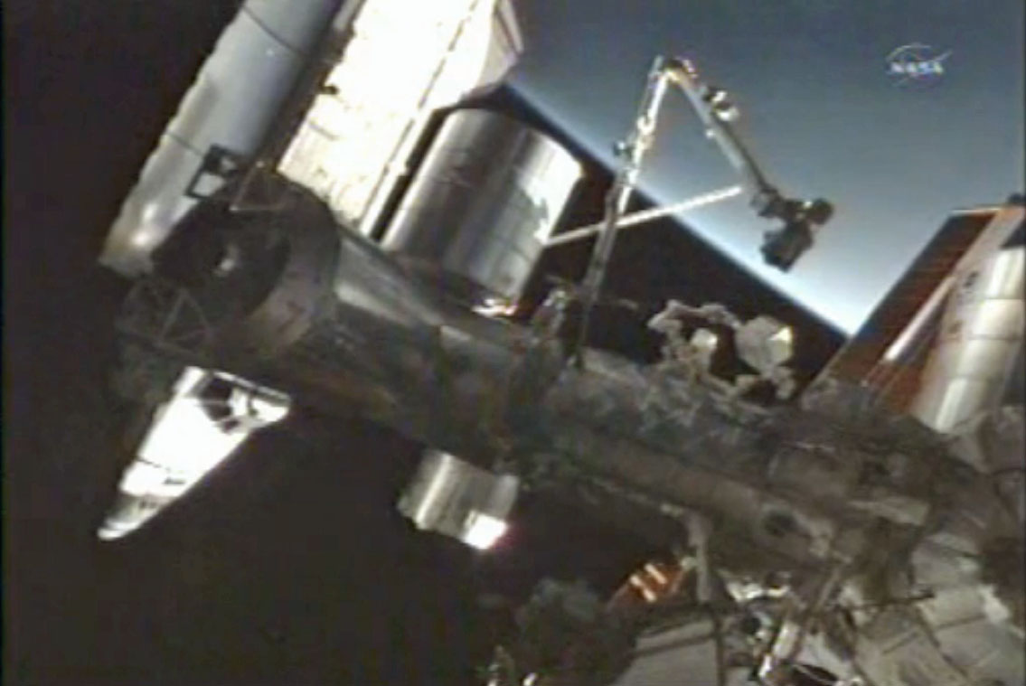 Astronauts Get R.E.M. Serenade at Midpoint of Final Shuttle Mission